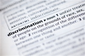 Strikter vervolgingsbeleid van haatmisdrijven en discriminatie