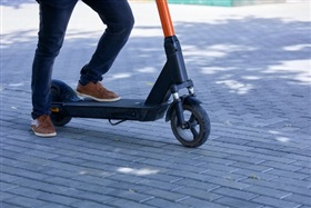 Verplichte helmplicht voor bepaalde gemotoriseerde voortbewegingstoestellen