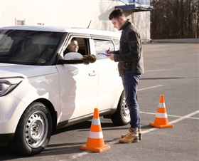 Coronamaatregelen bij rijopleiding en rijexamens